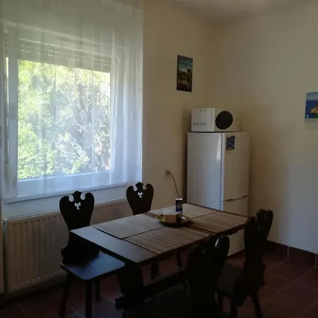 Lägenhet Setany Apartmanhaz *