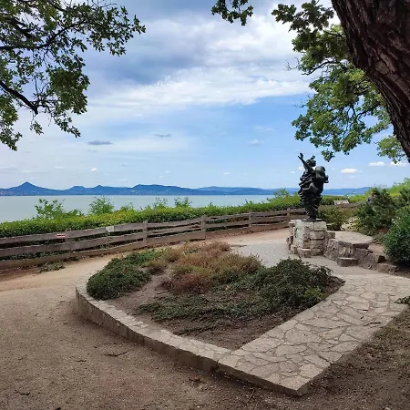 Setany Apartmanhaz *